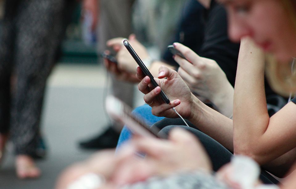 Making friends with social media - can influencers deliver news?