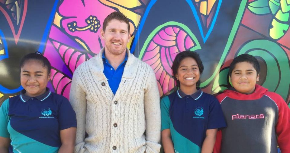 Kids kauri carving links science and culture (+VIDEO)